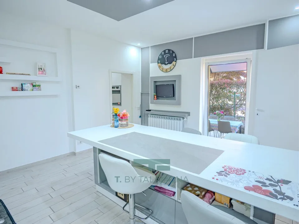 Mezza casa con giardino privato, a pochi passi dal centro di Luino – foto 4 di 13
