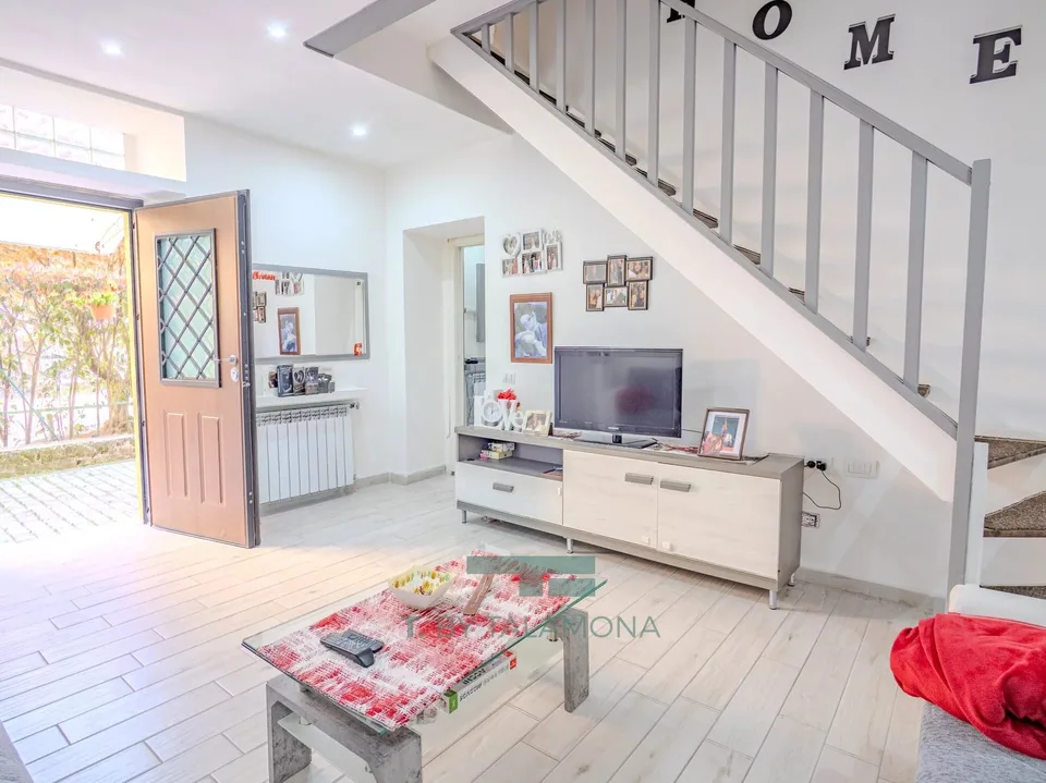 Mezza casa con giardino privato, a pochi passi dal centro di Luino – foto 7 di 13