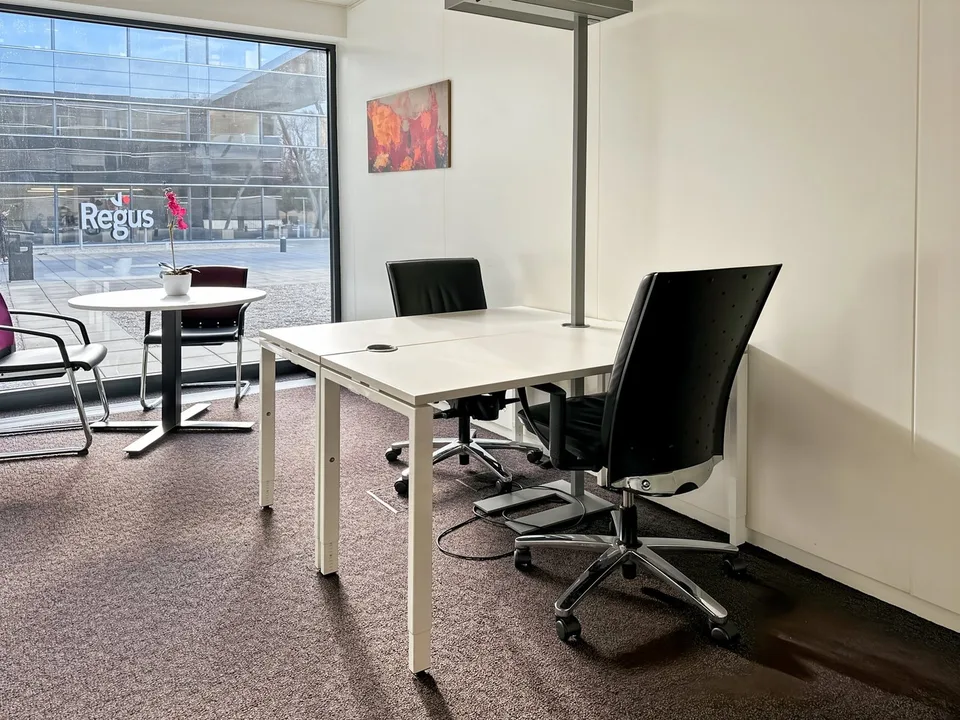 Büro für 3 Personen im Regus Business Park – Foto 3 von 11