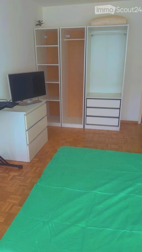 Großes Zimmer in einer 2,5-Zimmer-Wohnung – Foto 2 von 3
