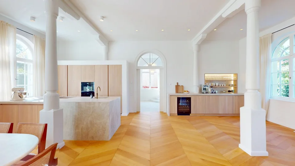 Charmi storici e design moderno, villa completamente ristrutturata ad Altweil con 346 m² di spazio abitativo – foto 2 di 18
