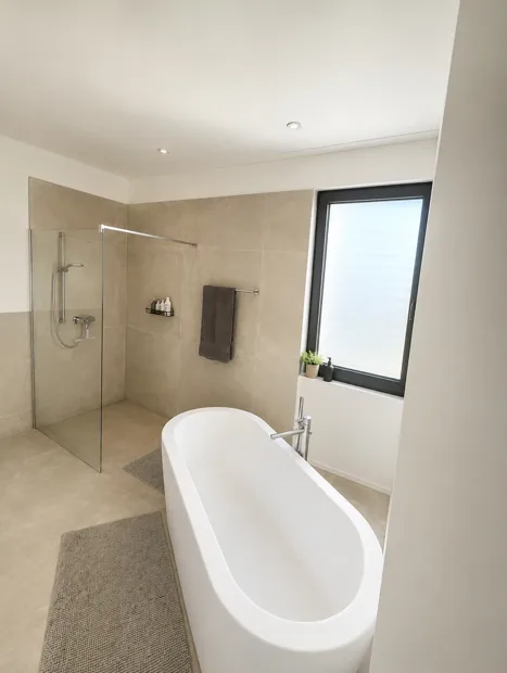 Exklusive 5.5-Zimmer-Wohnung mit beeindruckendem 180°-Panoramablick – Foto 8 von 9