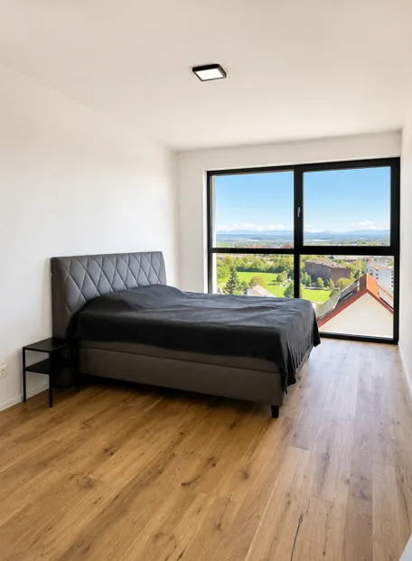 Exklusive 5.5-Zimmer-Wohnung mit beeindruckendem 180°-Panoramablick – Foto 6 von 9