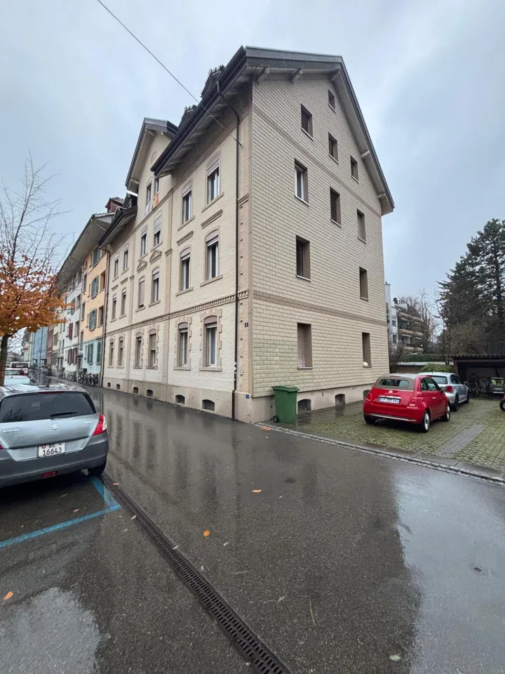 Appartamento di 3 locali rinnovato con fascino in affitto a Biel – foto 9 di 9