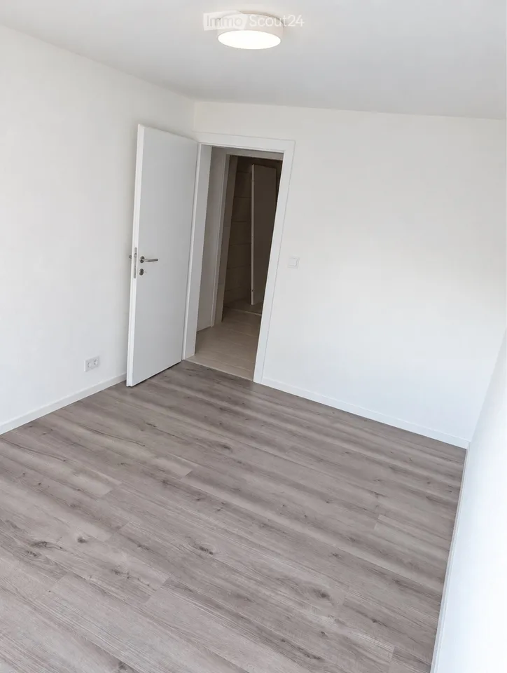 Wohnung mit 3,5 Zimmern, Terrasse und Garten – Foto 2 von 5