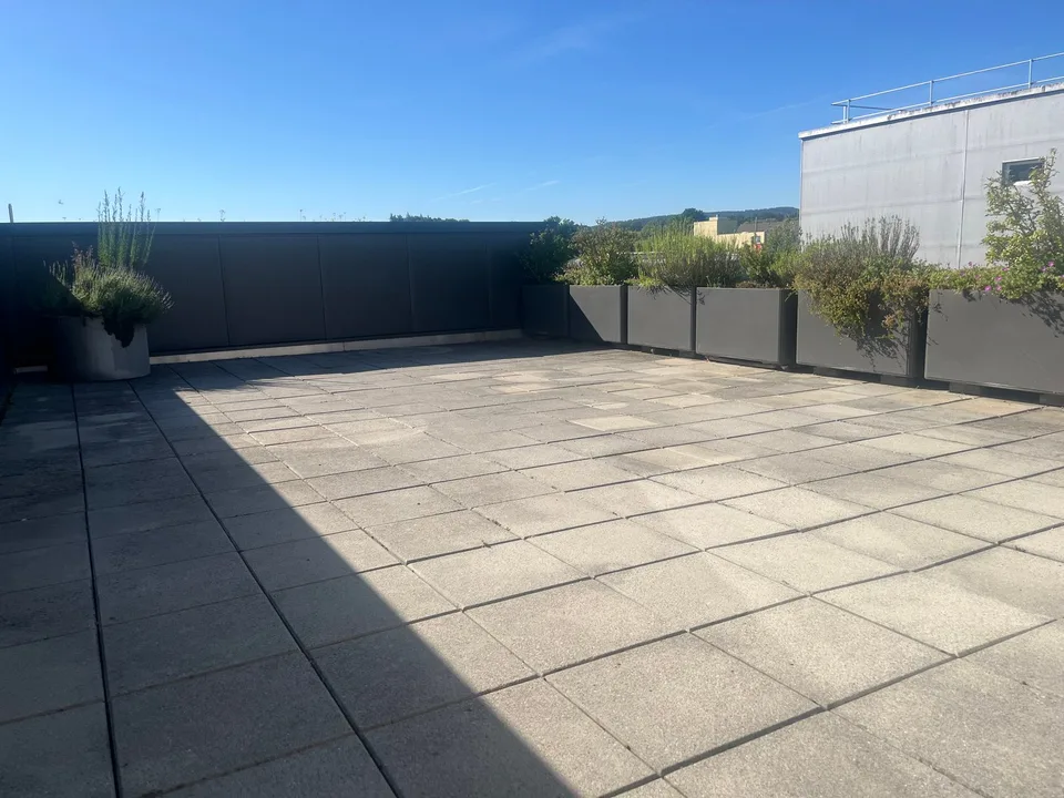 Modernes 105 m² Büro mit grossem Balkon in Ellikon an der Thur – Foto 3 von 7
