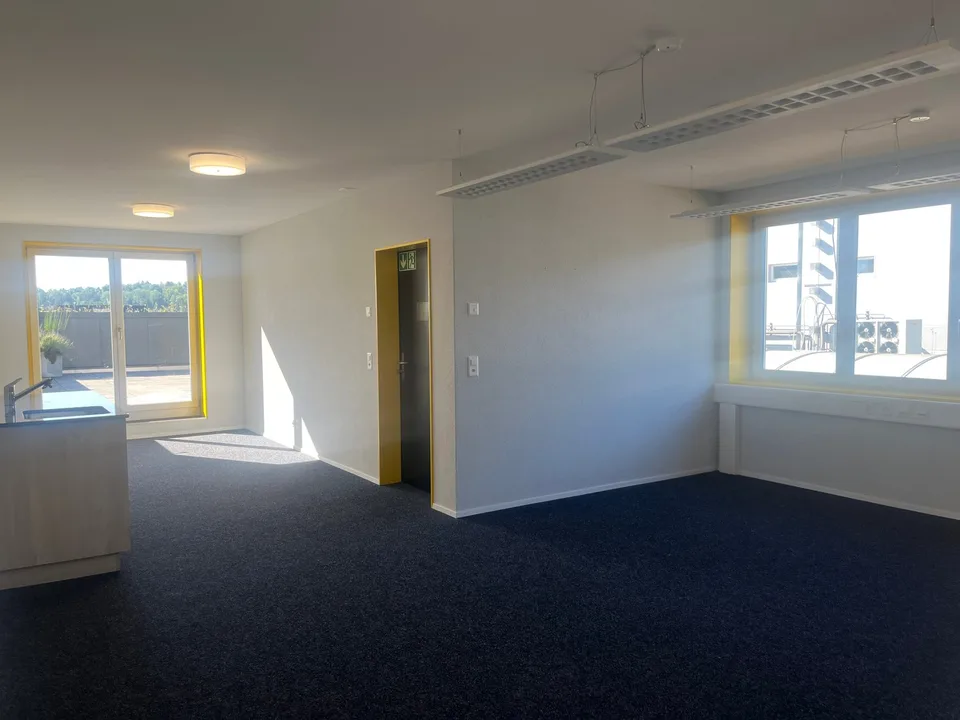 Modernes 105 m² Büro mit grossem Balkon in Ellikon an der Thur – Foto 6 von 7