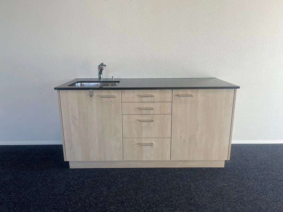 Modernes 105 m² Büro mit grossem Balkon in Ellikon an der Thur – Foto 4 von 7