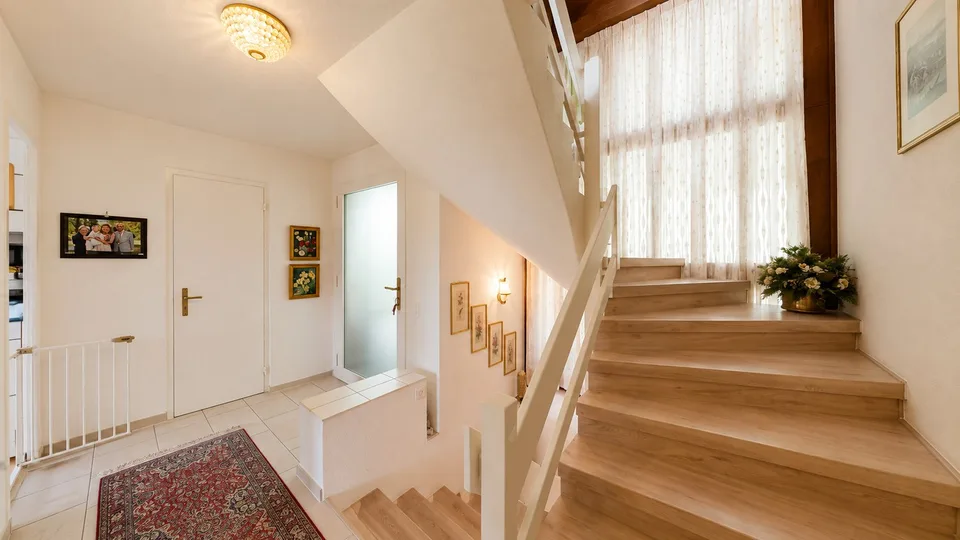Charmantes 5.5-Zimmer-Doppeleinfamilienhaus – Foto 5 von 13
