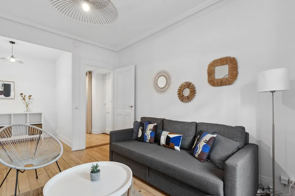 Charmantes möbliertes 1-Zimmer-Apartment mit hohen Decken in der Nähe des Bahnhofs Cornavin – Servette, Genf – Foto 3 von 10