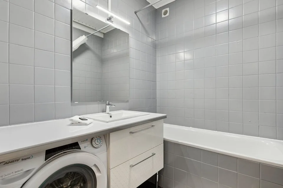 Charmantes möbliertes 1-Zimmer-Apartment mit hohen Decken in der Nähe des Bahnhofs Cornavin – Servette, Genf – Foto 9 von 10