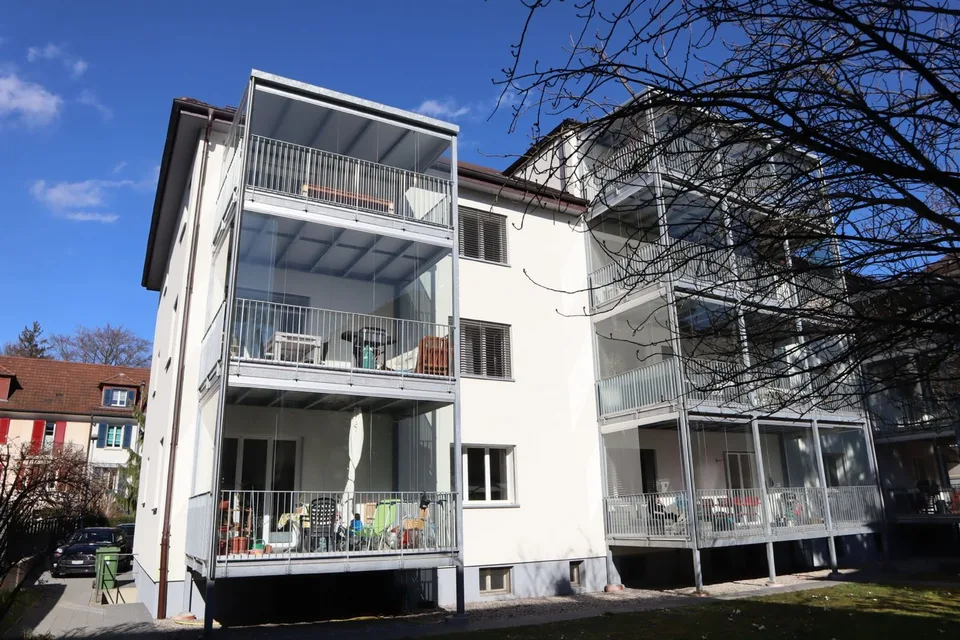 Appartamento affascinante con ampio balcone, vicino al centro città e alla stazione dei treni! – foto 2 di 2
