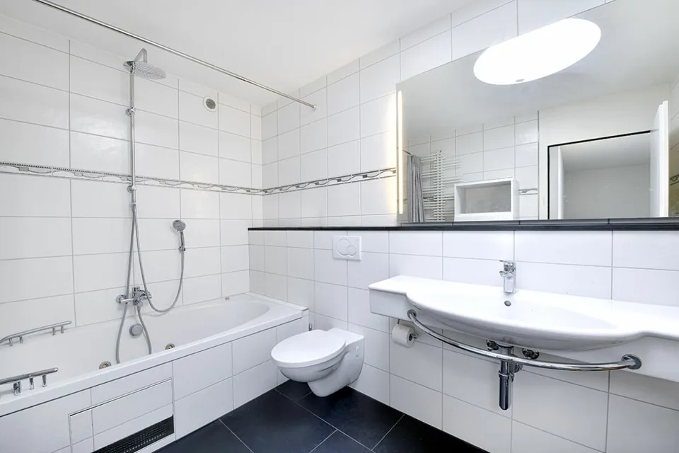 4.5-Zi. Reihenmittelhaus mit aussergewöhnlicher Architektur – Foto 10 von 16