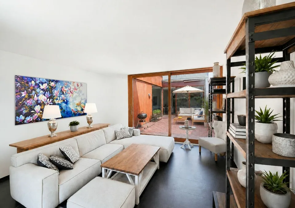 4.5-Zi. Reihenmittelhaus mit aussergewöhnlicher Architektur – Foto 3 von 16