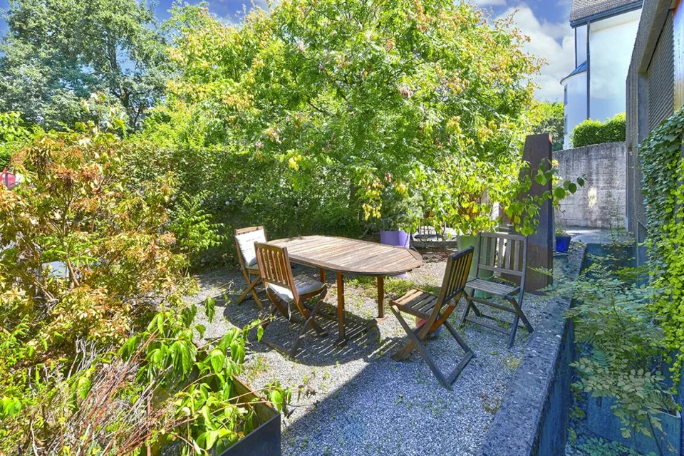 4.5-Zi. Reihenmittelhaus mit aussergewöhnlicher Architektur – Foto 12 von 16