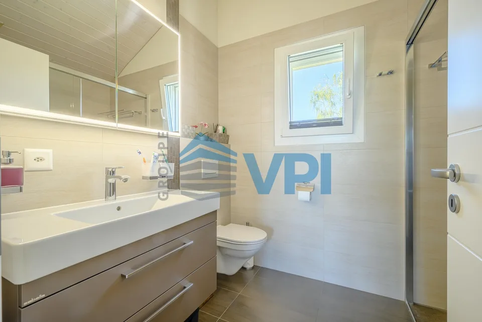 Prächtige Einzelvilla mit 6,5 Zimmern und Swimmingpool – Foto 13 von 13