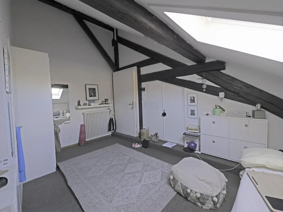 Au coeur du Vieux Carouge, appartement de 67 m2 PPE sous les toits – Foto 3 von 4