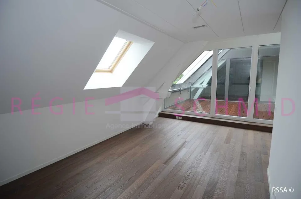 Duplex-Dachgeschosswohnung mit 7,5 Zimmern in Eysins – Foto 8 von 13