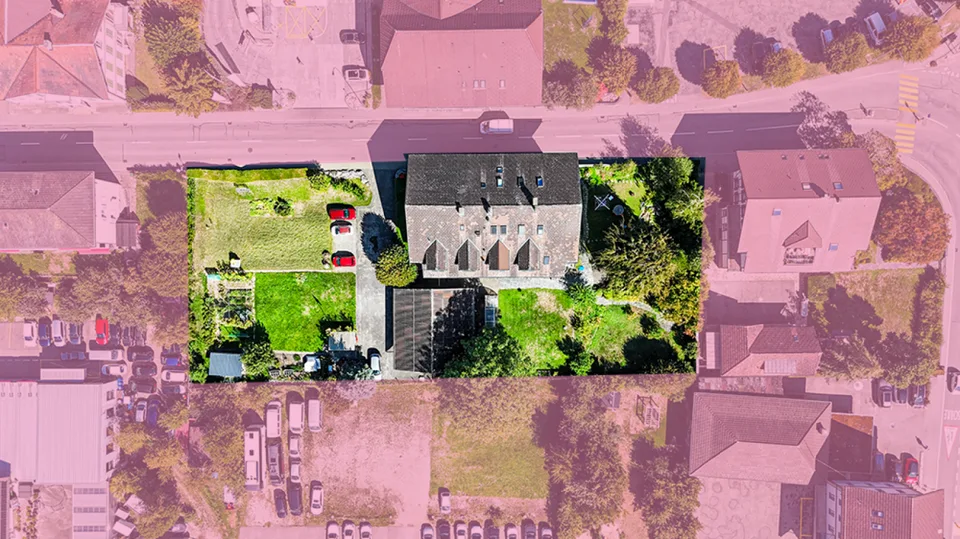 Maison multifamiliale avec grande réserve de terrain constructible – photo 3 sur 24
