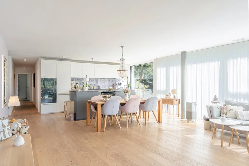 Appartamento moderno di 4,5 stanze nel Rosenpark Rüfenacht – foto 9 di 17