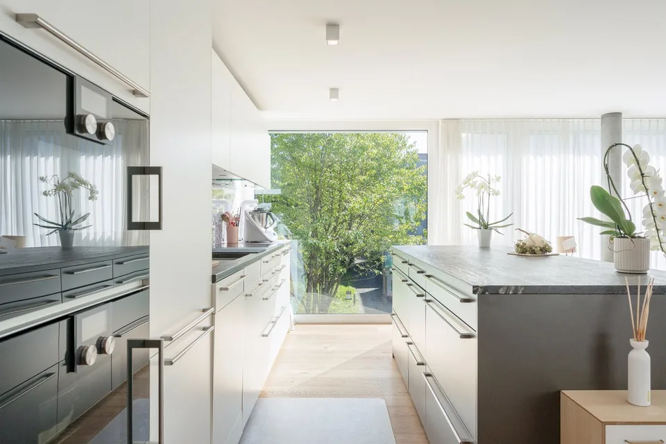 Appartamento moderno di 4,5 stanze nel Rosenpark Rüfenacht – foto 5 di 17