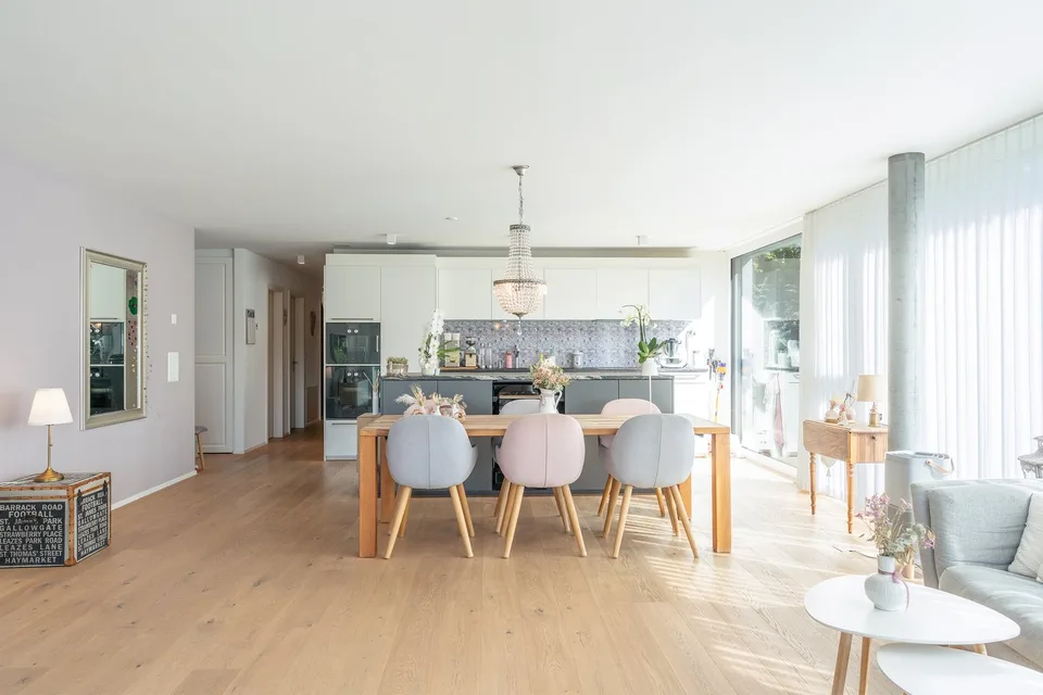 Appartamento moderno di 4,5 stanze nel Rosenpark Rüfenacht – foto 10 di 17