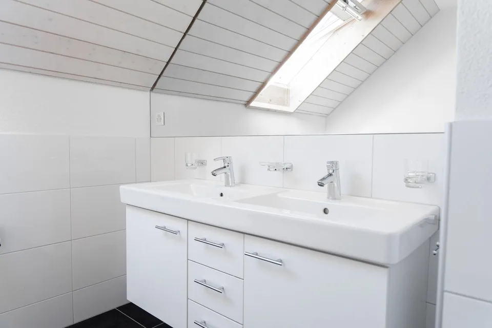 Lichtdurchflutete 4.5 Zi-Maisonettewohnung (A3.1) mit Galerie – Foto 10 von 13