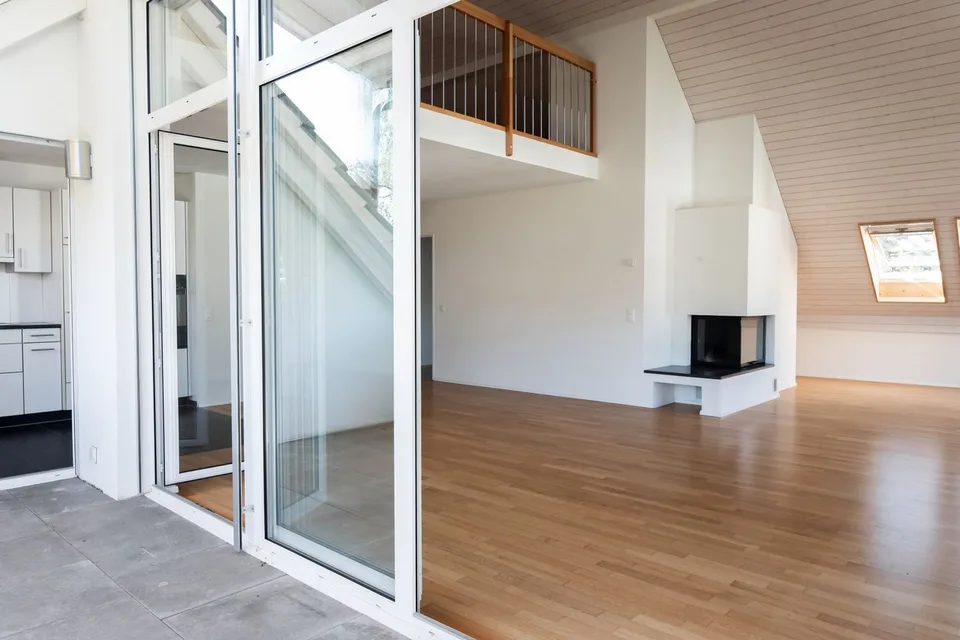 Lichtdurchflutete 4.5 Zi-Maisonettewohnung (A3.1) mit Galerie – Foto 6 von 13