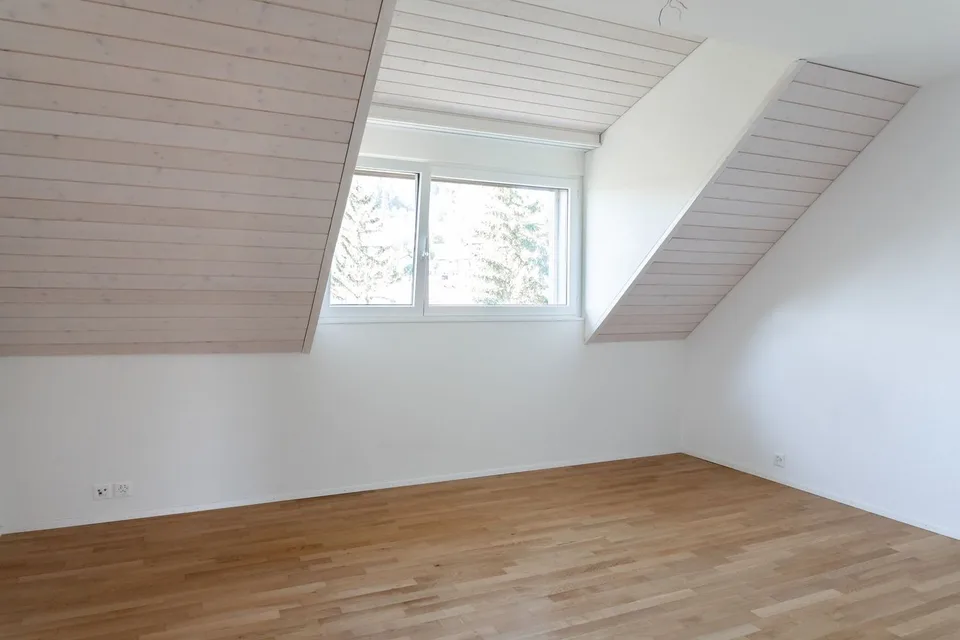 Lichtdurchflutete 4.5 Zi-Maisonettewohnung (A3.1) mit Galerie – Foto 9 von 13