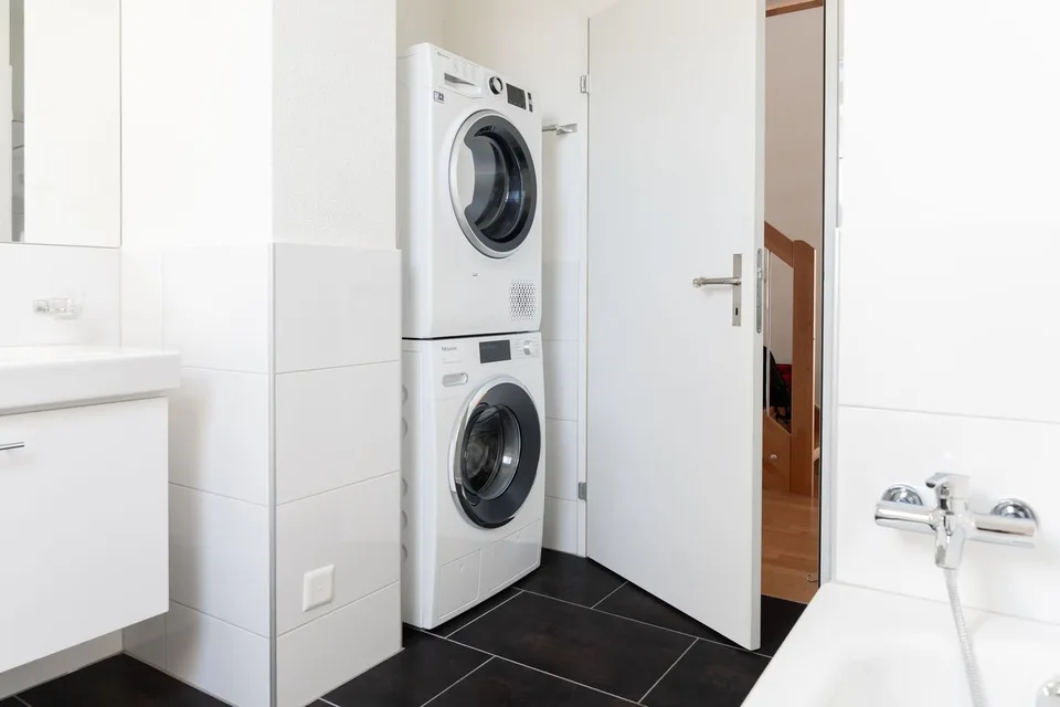 Lichtdurchflutete 4.5 Zi-Maisonettewohnung (A3.1) mit Galerie – Foto 11 von 13