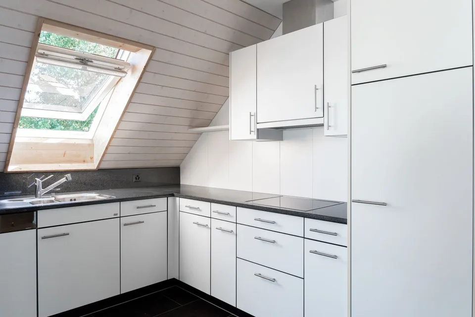 Lichtdurchflutete 4.5 Zi-Maisonettewohnung (A3.1) mit Galerie – Foto 3 von 13