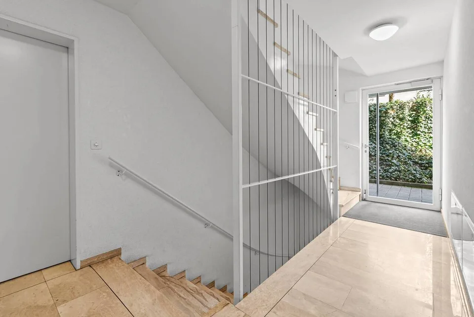 Appartement en attique ensoleillé dans un emplacement central à Binningen ! – photo 9 sur 9