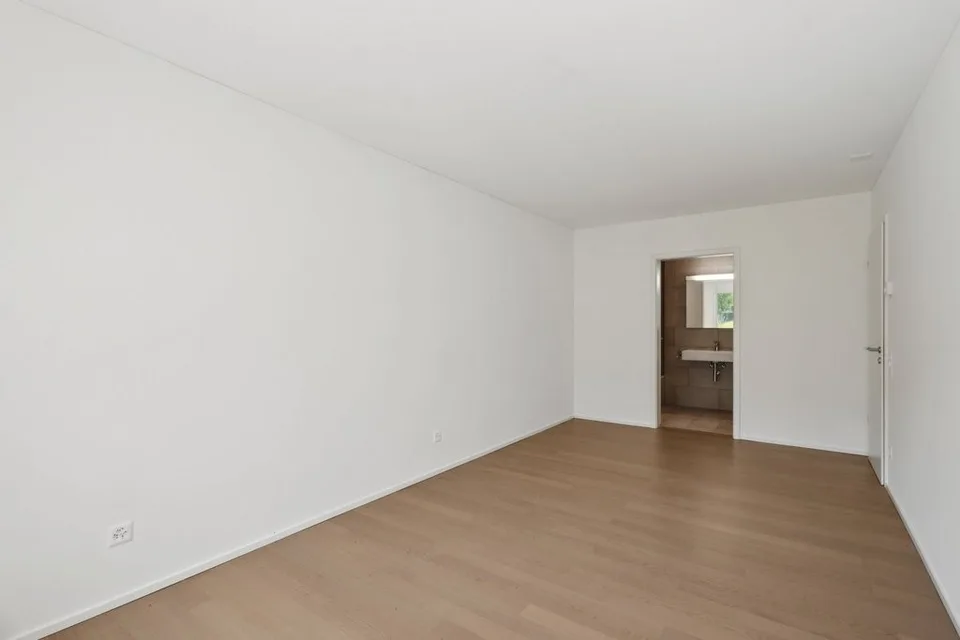 Merveilleux 4,5 pièces, immergé dans un parc doté de tous les confort – photo 4 sur 9