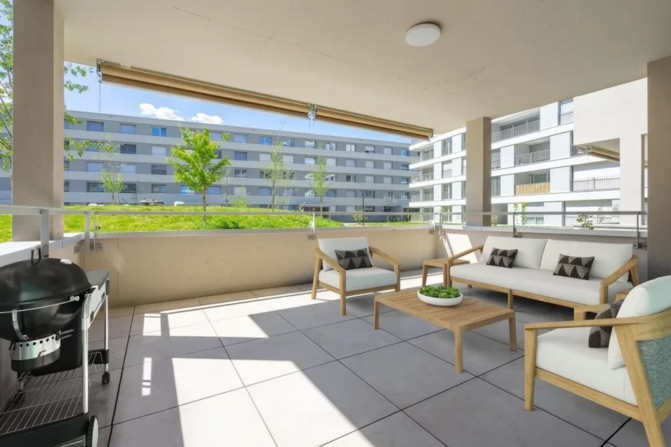Merveilleux 4,5 pièces, immergé dans un parc doté de tous les confort – photo 6 sur 9