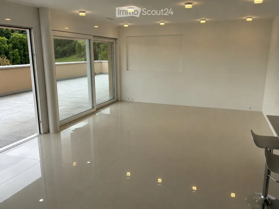 Attikawohnung mit grosser Terasse - Neuwohnung ! – Foto 3 von 5