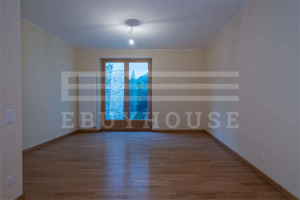 Prestigeses Appartement mit privatem Garten in Cassarate – Foto 9 von 13