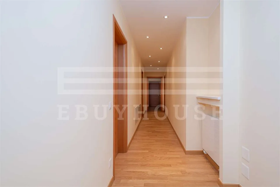 Prestigeses Appartement mit privatem Garten in Cassarate – Foto 7 von 13