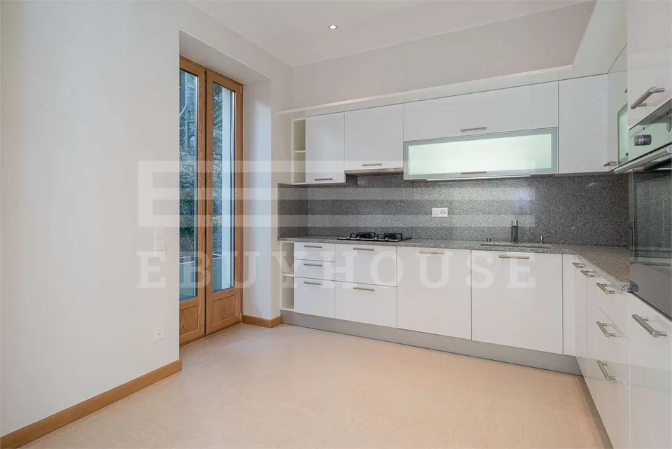 Prestigeses Appartement mit privatem Garten in Cassarate – Foto 6 von 13