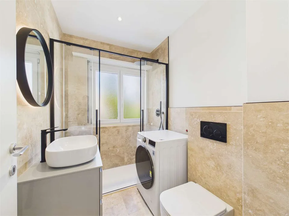 INVESTISSEMENT : Lumineux appartement de 2,5 pièces – photo 7 sur 7