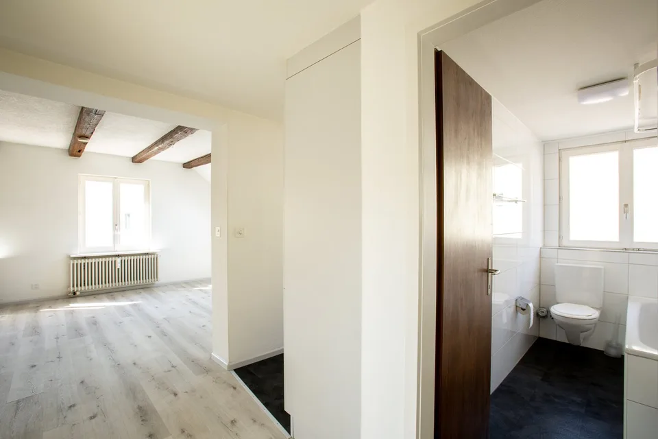 Helle 3,5 Zimmer-Dachwohnung nähe Kronenplatz – Foto 16 von 19