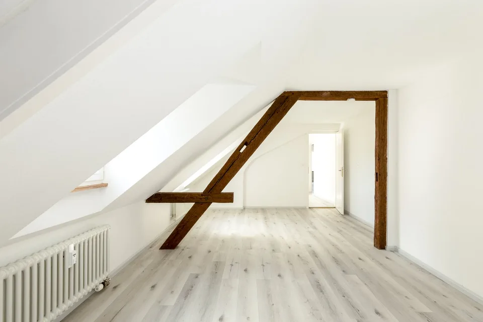 Helle 3,5 Zimmer-Dachwohnung nähe Kronenplatz – Foto 12 von 19