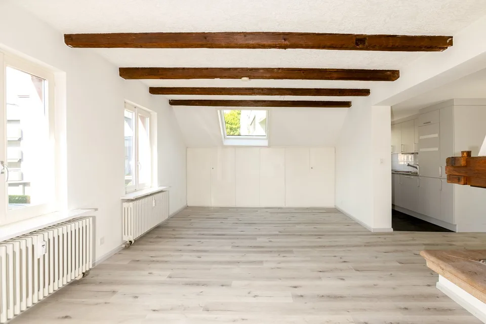 Helle 3,5 Zimmer-Dachwohnung nähe Kronenplatz – Foto 2 von 19