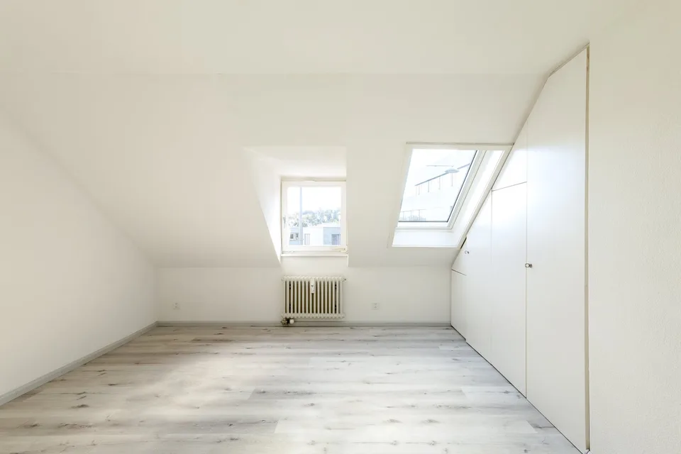Helle 3,5 Zimmer-Dachwohnung nähe Kronenplatz – Foto 8 von 19