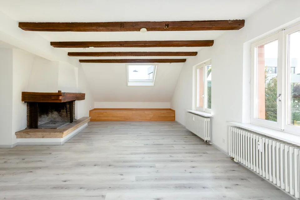 Helle 3,5 Zimmer-Dachwohnung nähe Kronenplatz – Foto 3 von 19