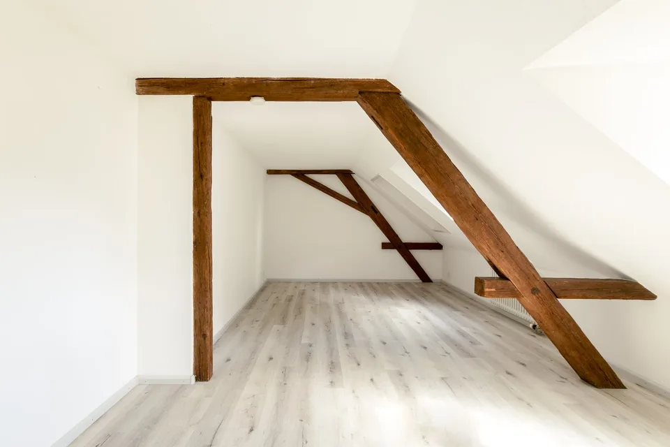 Helle 3,5 Zimmer-Dachwohnung nähe Kronenplatz – Foto 10 von 19