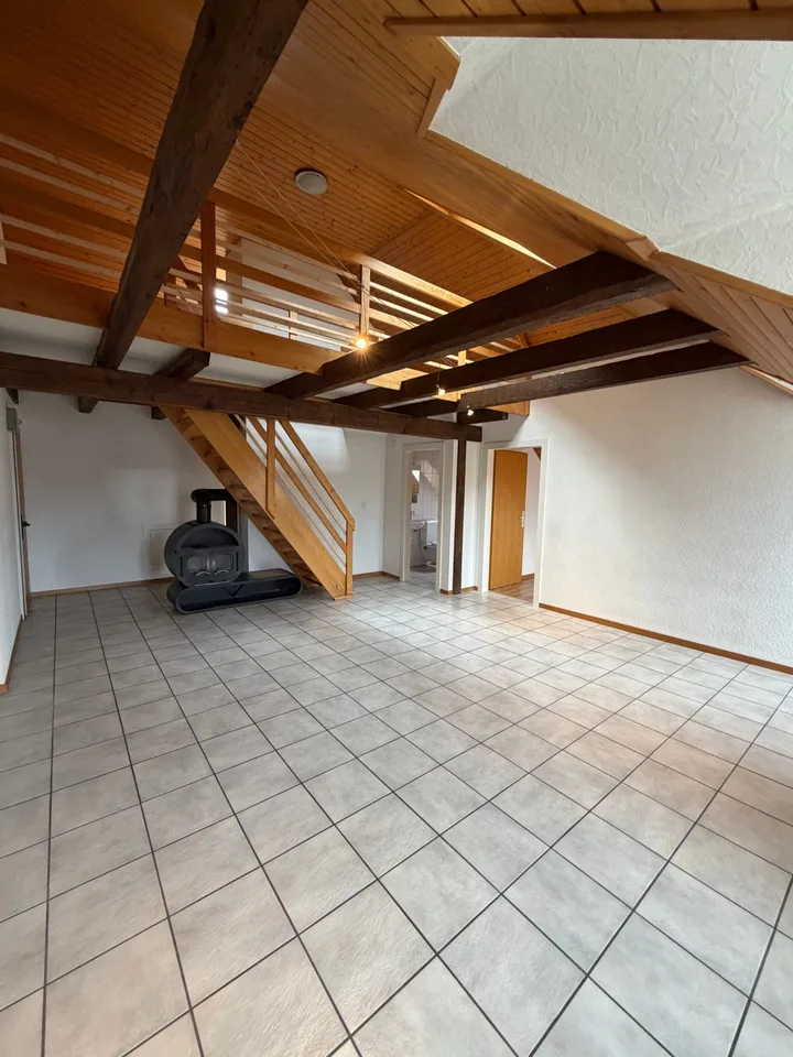 Duplex mit 3,5 Zimmern im 5. Stock, Ost – Foto 3 von 8