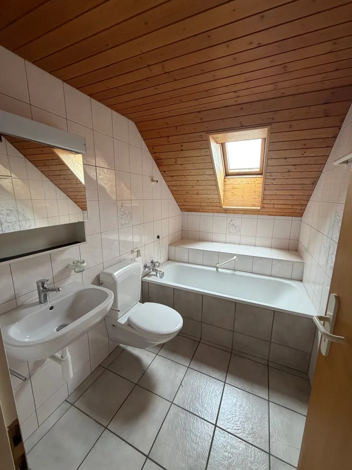 Duplex mit 3,5 Zimmern im 5. Stock, Ost – Foto 5 von 8