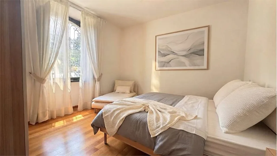 Zauberhafte 2,5-Zimmer-Wohnung mit Garten und Parkplatz – Foto 8 von 13
