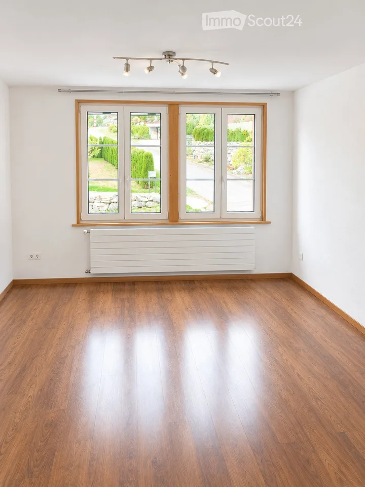 Helle 5-Zimmer-Dachwohnung mit Balkon auf dem Belpberg – Foto 4 von 5