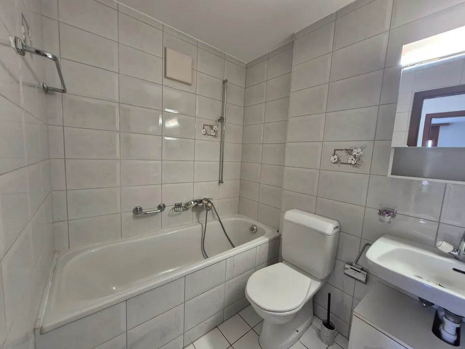 CONTHEY - SCHÖNES APPARTEMENT MIT GROßEM BALCON – Foto 11 von 11